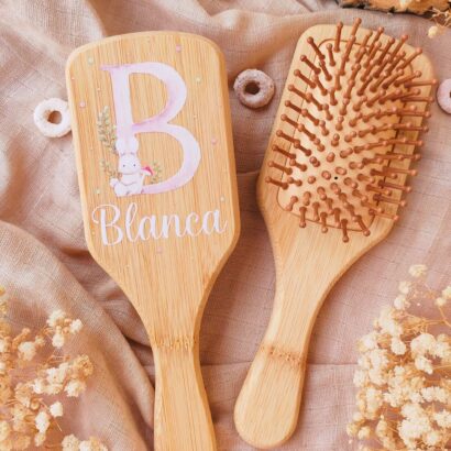 Cepillo de madera personalizado modelo inicial