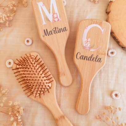 Cepillo de madera personalizado modelo inicial