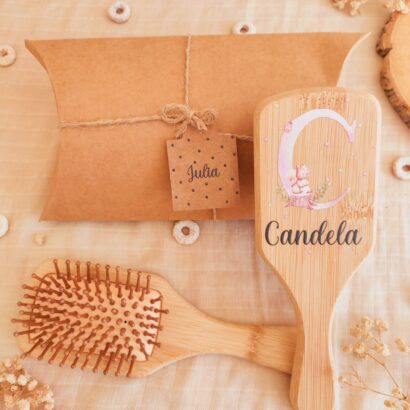 Cepillo de madera personalizado modelo inicial
