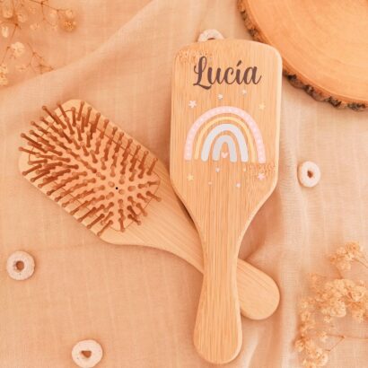 Cepillo de madera personalizado modelo arcoíris