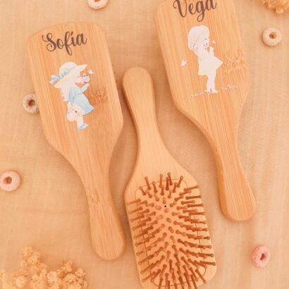 Cepillo de madera personalizado modelo muñeca
