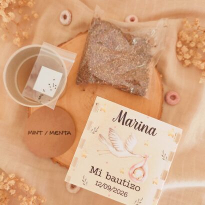 Macetero de madera personalizado con semillas