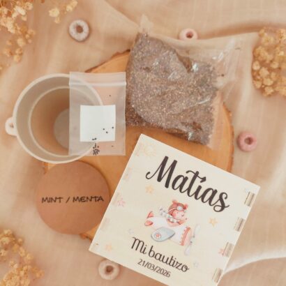 Macetero de madera personalizado con semillas