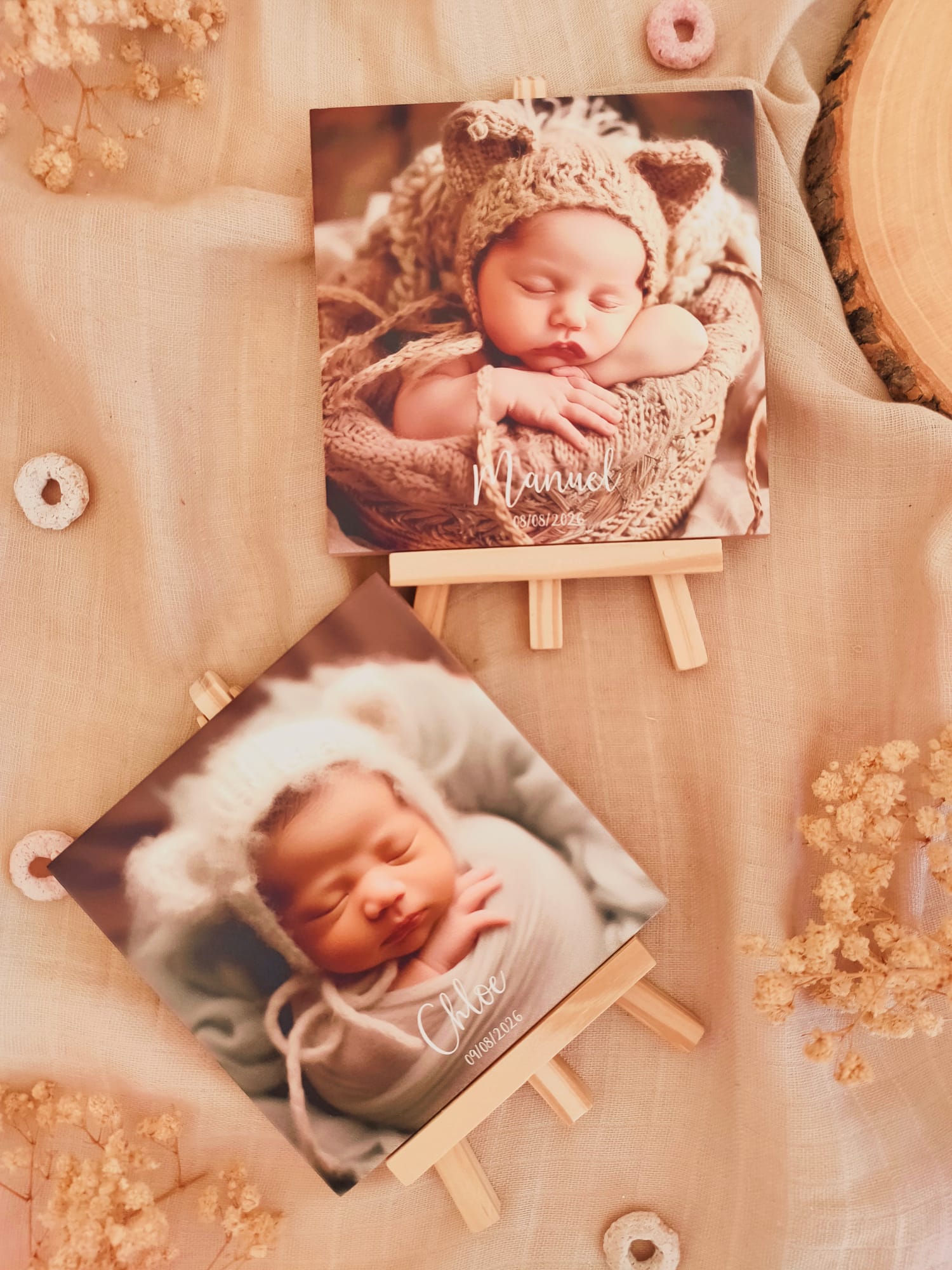 Set de azulejos personalizados con fotografía completa y soporte de madera para regalos de invitados.